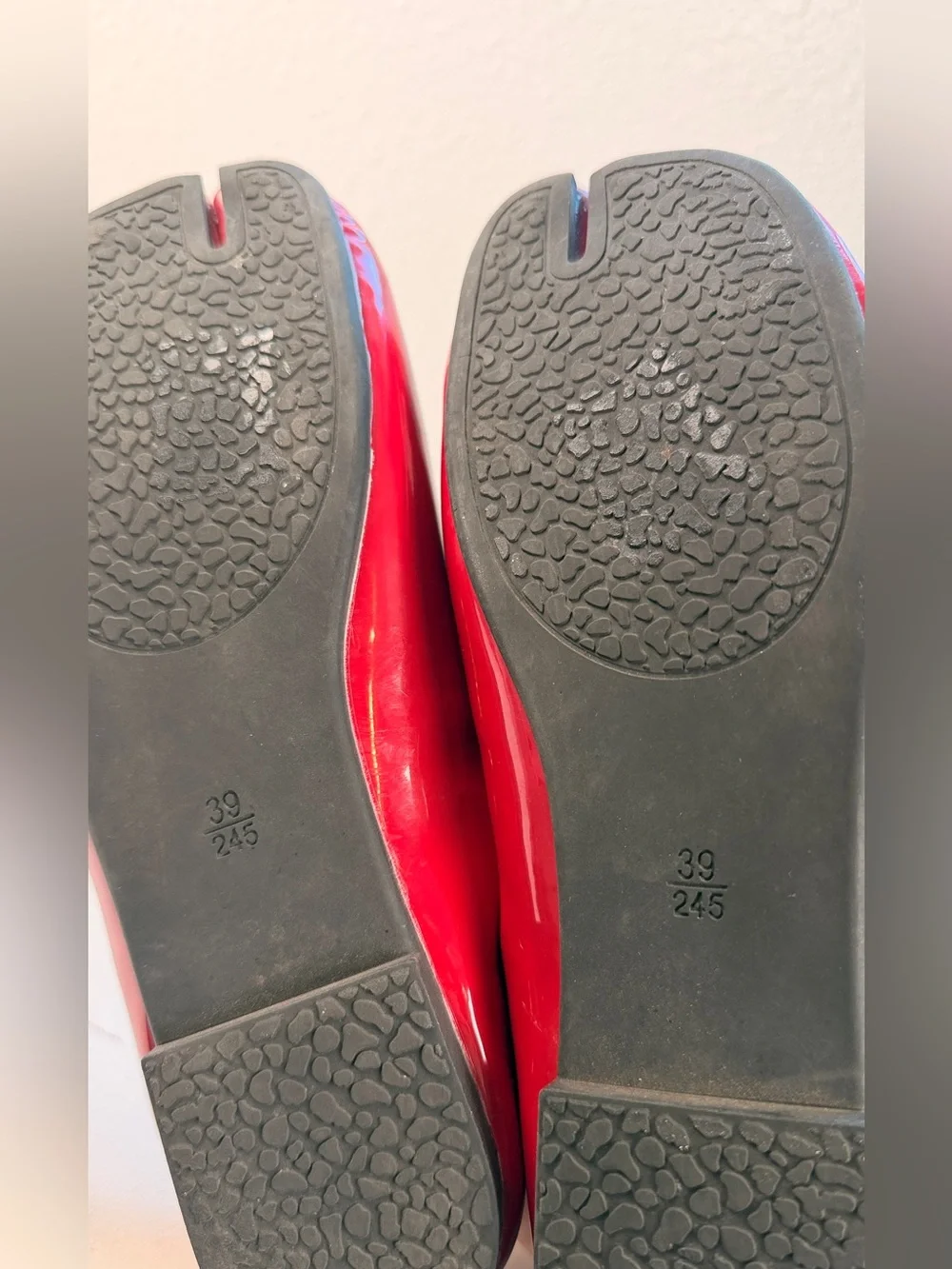 RABOESY Red Patent Tabi Split Toe Ballet Flats EU 39 US 8.5 Shoes